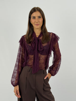 Blusa in Pizzo con Fiocco e Volant Burgundy