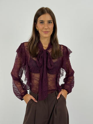 Blusa in Pizzo con Fiocco e Volant Burgundy
