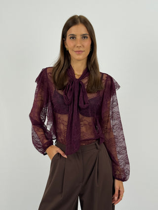 Blusa in Pizzo con Fiocco e Volant Burgundy