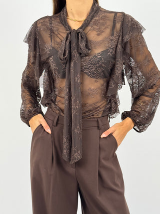 Blusa in Pizzo con Fiocco e Volant Marrone
