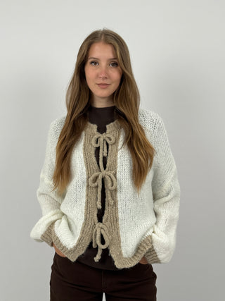 Cardigan con Fiocchi Crema e Beige