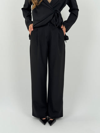 Tailleur con Laccio Laterale Love Nero