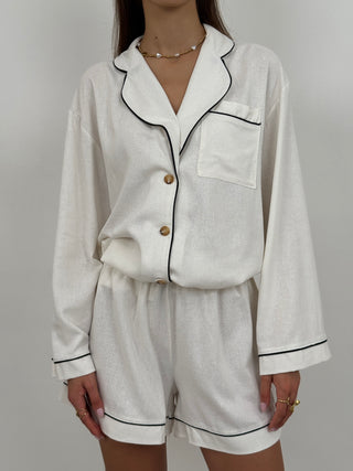 Coordinato Camicia e Shorts con Bordi a Contrasto Bianco