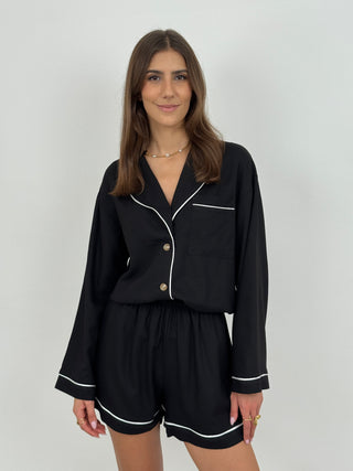 Coordinato Camicia e Shorts con Bordi a Contrasto Nero