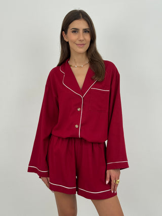 Coordinato Camicia e Shorts con Bordi a Contrasto Rosso