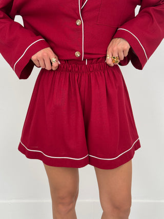 Coordinato Camicia e Shorts con Bordi a Contrasto Rosso