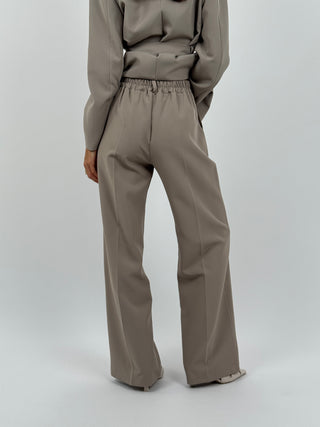 Completo Giacca e Pantalone Amelia con Cintura Tortora