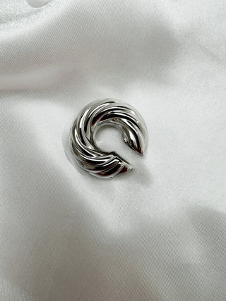 Boucle d'oreille tressée bombée en argent