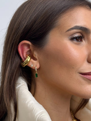 Boucle d'oreille tressée en forme de dôme doré