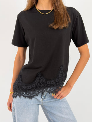T-Shirt Asimmetrica con Pizzo Nera