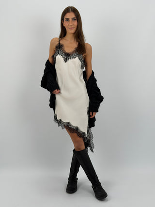 Top Satin Bianco Asimmetrico con Pizzo