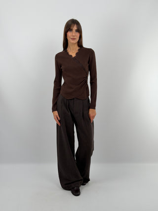 Pull à Petits Boutons et Dentelle Marron