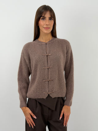 Cardigan Mocha Mousse in Mohair con Alamari