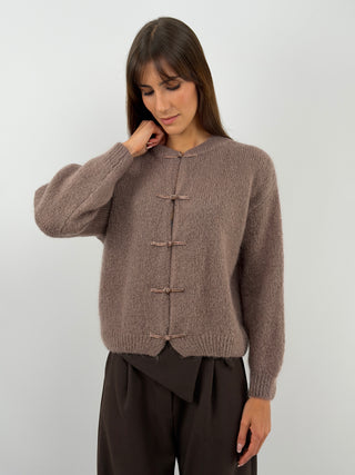 Cardigan Mocha Mousse in Mohair con Alamari