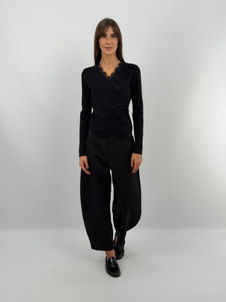 Pull à Petits Boutons et Dentelle Noir