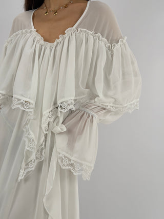 Abito Lungo con Volant e Pizzo Bianco