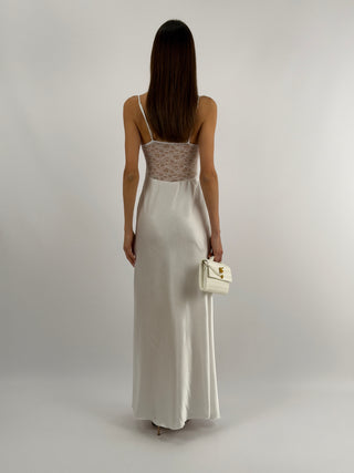 Abito Lungo in Satin con Pizzo Bianco