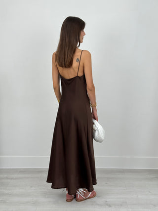 Abito Satin con Scollo Morbido Marrone
