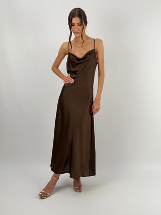 Abito in Satin con Scollo Morbido Marrone