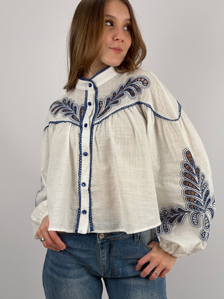 Camicia Bianca con Ricami Blu