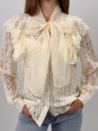 Camicia in Pizzo con Fiocco e Volant Crema