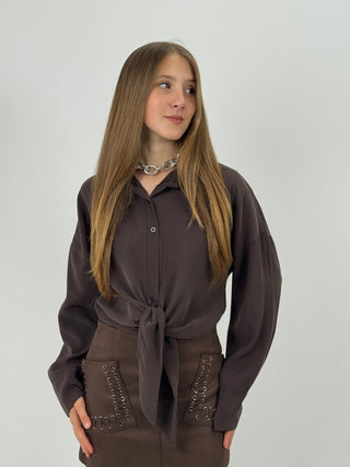 Camicia con Nodo in Tessuto Morbido Marrone