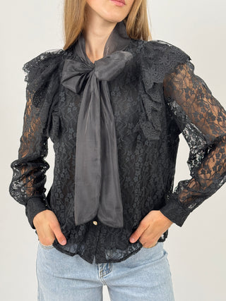 Camicia in Pizzo con Fiocco e Volant Nera