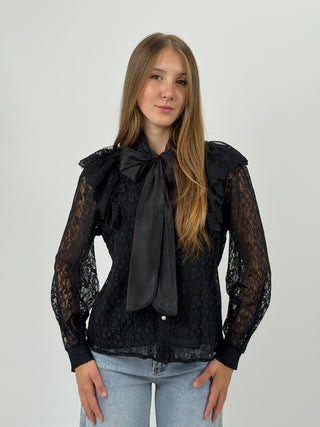 Camicia in Pizzo con Fiocco e Volant Nera