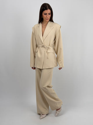 Completo Blazer con Spalle Strutturate e Pantalone Beige