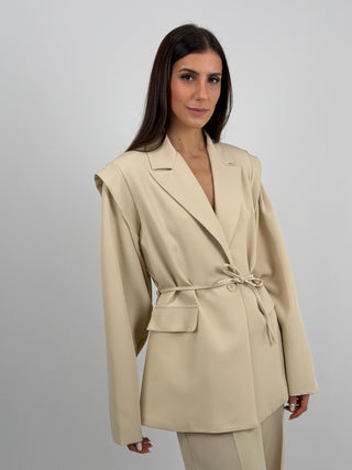 Completo Blazer con Spalle Strutturate e Pantalone Beige