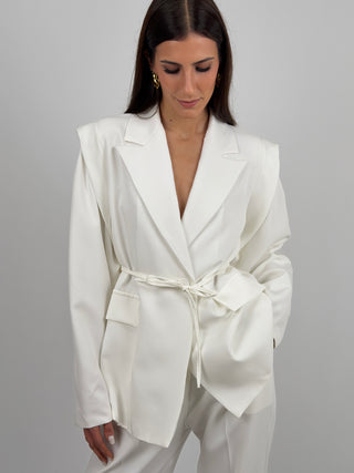 Completo Blazer con Spalle Strutturate e Pantalone Bianco