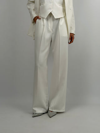 Completo Blazer con Spalle Strutturate e Pantalone Bianco