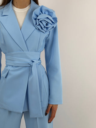 Completo Giacca con Spilla e Pantalone Azzurro