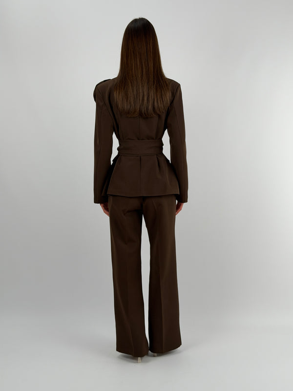 Completo Giacca con Spilla e Pantalone Marrone