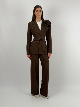 Completo Giacca con Spilla e Pantalone Marrone