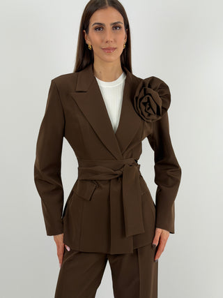Completo Giacca con Spilla e Pantalone Marrone