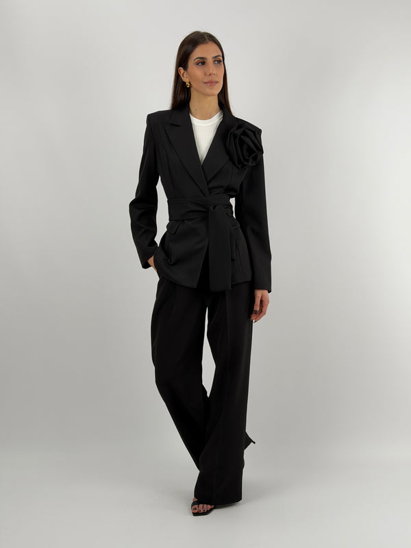 Completo Giacca con Spilla e Pantalone Nero