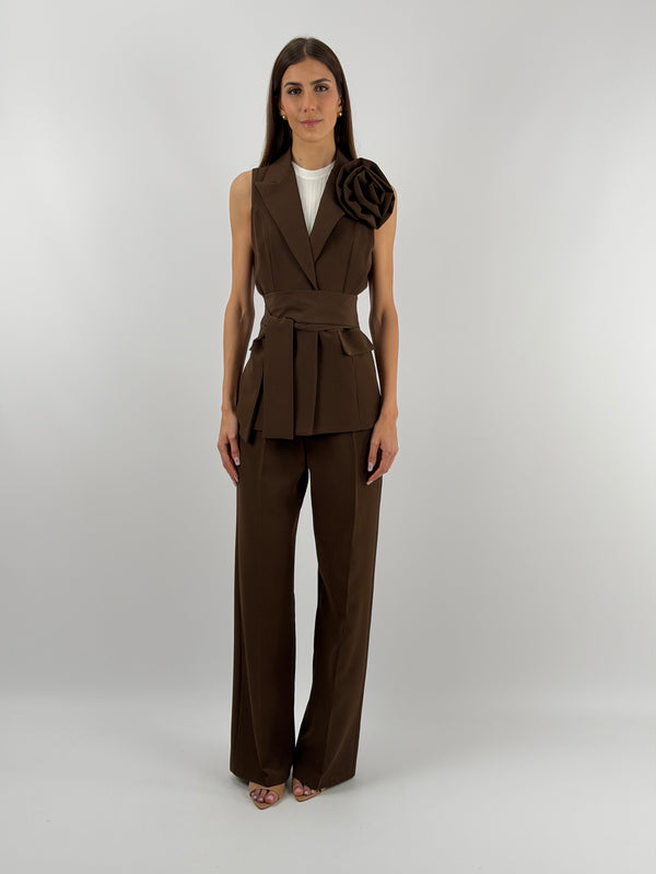 Completo Gilet con Spilla e Pantalone Marrone