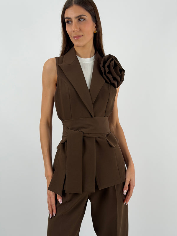 Completo Gilet con Spilla e Pantalone Marrone