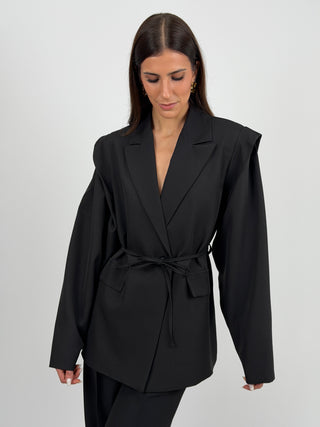 Completo Blazer con Spalle Strutturate e Pantalone Nero