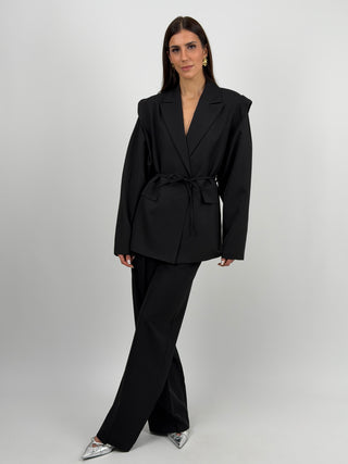 Completo Blazer con Spalle Strutturate e Pantalone Nero