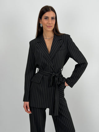 Completo Giacca con Cintura e Pantalone Gessato Nero