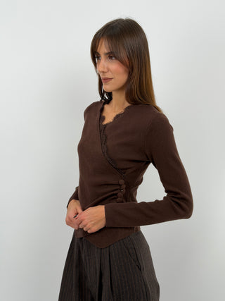 Pull à Petits Boutons et Dentelle Marron