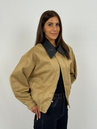 Giubbino in Suede con Colletto Intrecciato Beige