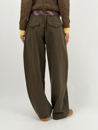 Pantalone con Cravatta Verde