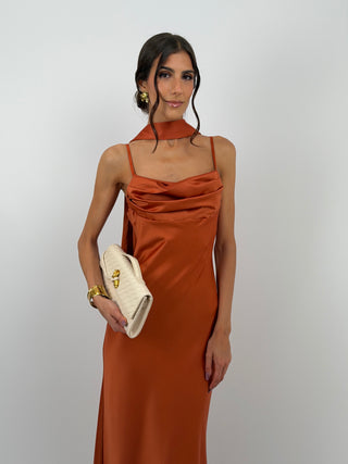 Abito Lungo Satin con Foulard Ruggine