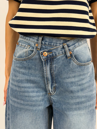 Jeans Criss Cross con Chiusura Incrociata