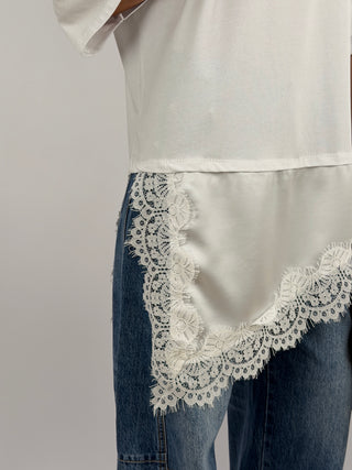 T-Shirt Bianca Asimmetrica con Pizzo