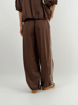 Set Giacca e Pantalone Sportivo Marrone con Bande Lumina