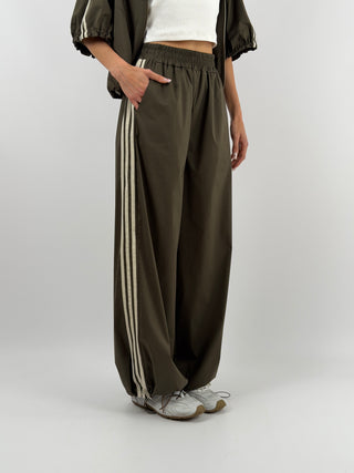 Set Giacca e Pantalone Sportivo Verde Militare con Bande Lumina